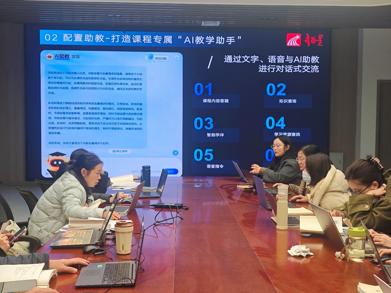 一群人坐在桌子前AI 生成的内容可能不正确。