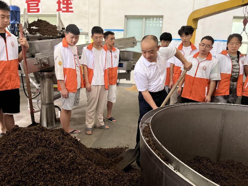 371C72DBD6AE5B1F57FCC53AE75F6ED5