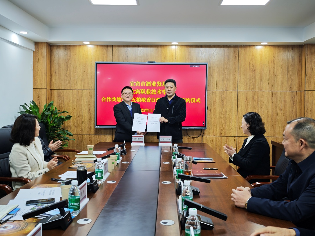 会议室里的人们AI 生成的内容可能不正确。